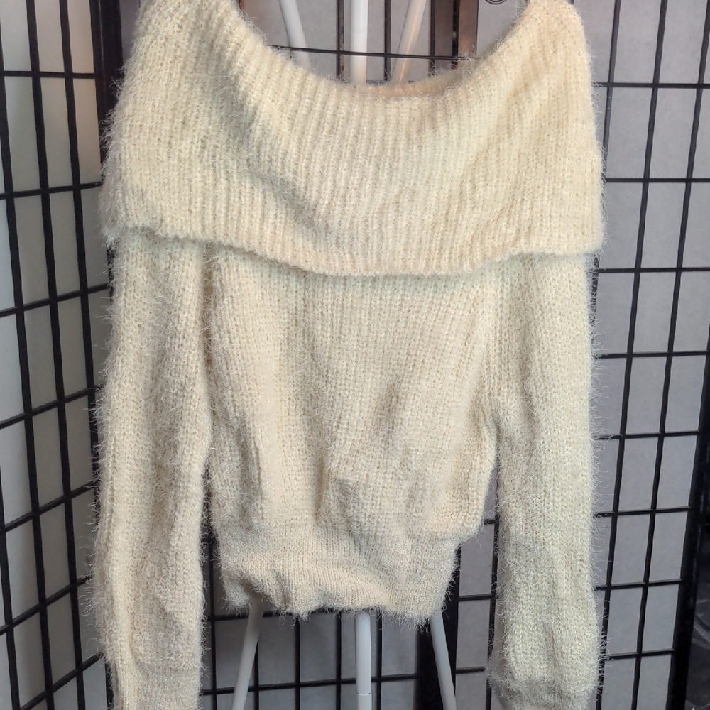 WONDER WONDER Loose Fit Cozy Off-Shoulder Cream Sweater